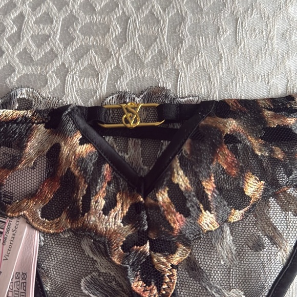 NWT Victoria’s secret thong - Picture 4 of 5